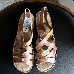 Naturalizer Craft Comfort Sandals, tan leather straps, slip on, size 7, NEW!